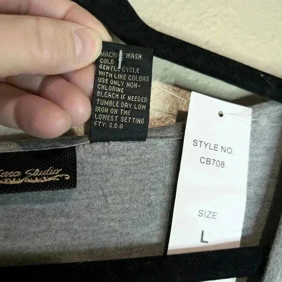 NWT SARA STUDIO Gray Floral Embroidered Designed Bell Sleeve Top - SIZE Large - Picture 6 of 7